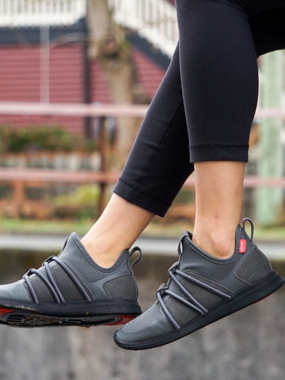 SKYE Unisex Rbutus EL Water Resistant Sneakers